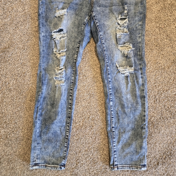 Encore stretchy distressed denim skinny jeans size 16 in great condition - Picture 4 of 6
